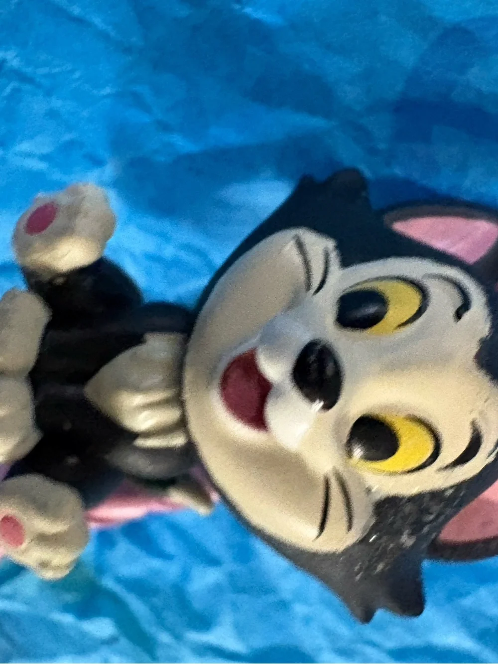 Cute Black and White Cartoon Cat Figurine - Yellow Eyes Bolo Tie